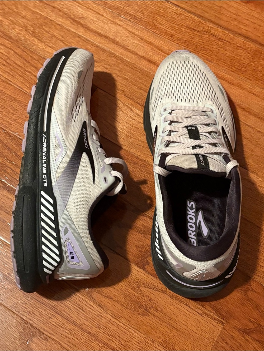 Brooks Adrenaline GTS 23 Sneakers - Light Gray and Purple